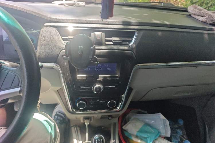 Used Jinbei New Hiace X30L 2018 1.5L Box Truck Wealth Edition DLCG14 Audio And AC Panel