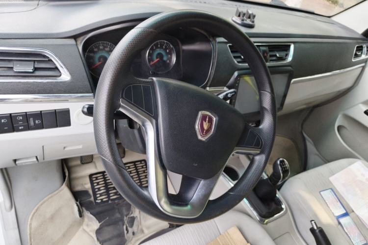Used Jinbei New Hiace X30L 2018 1.5L Box Truck Wealth Edition DLCG14 Center Console