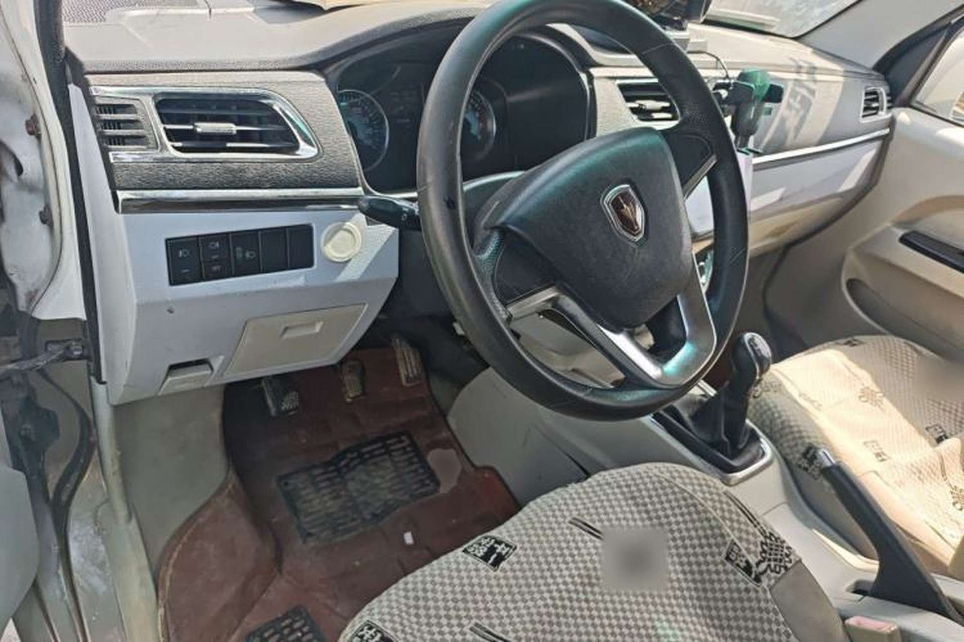 Used Jinbei New Hiace X30L  Center Console