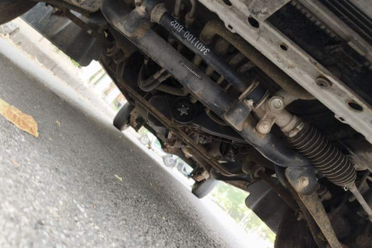 Used Jinbei New Hiace X30L 2018 1.5L Box Truck Wealth Edition DLCG14 Chassis Front