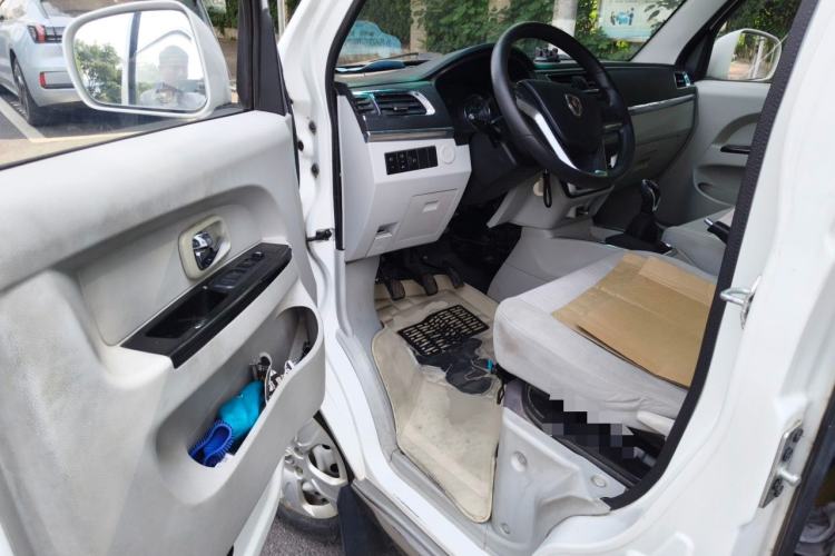 Used Jinbei New Hiace X30L 2018 1.5L Box Truck Wealth Edition DLCG14 Driver Seat