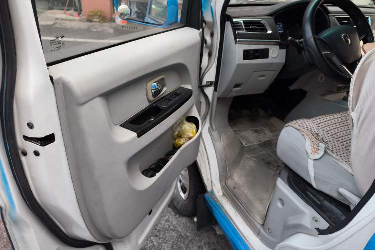 Used Jinbei New Hiace X30L 2018 1.5L Box Truck Wealth Edition DLCG14 Driver Seat