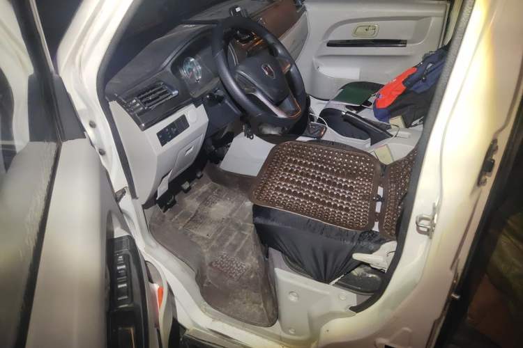 Used Jinbei New Hiace X30L 2018 1.5L Wealth Edition DLCG14 Driver Seat