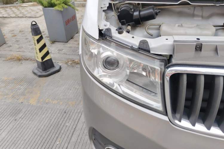 Used Jinbei New Hiace X30L 2018 1.5L Wealth Edition DLCG14 Engine Bay Right