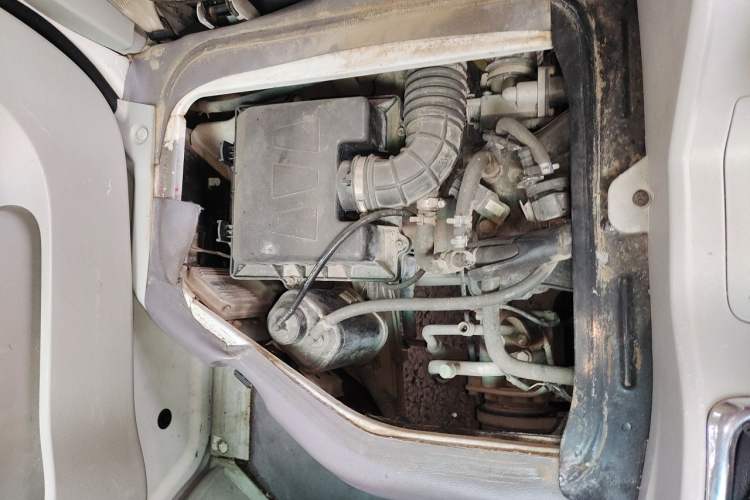 Used Jinbei New Hiace X30L 2018 1.5L Box Truck Wealth Edition DLCG14 Engine Bay Right