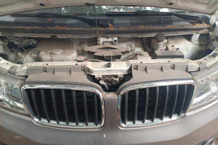 Used Jinbei New Hiace X30L  Engine Bay