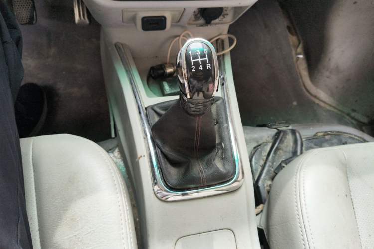 Used Jinbei New Hiace X30L 2018 1.5L Box Truck Wealth Edition DLCG14 Gear Lever