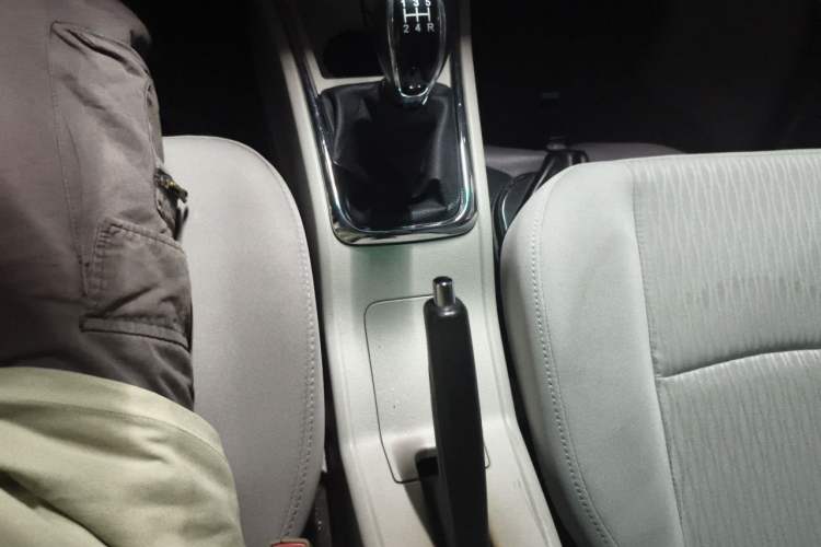 Used Jinbei New Hiace X30L 2018 1.5L Box Truck Wealth Edition Natural Gas DLCG14 Gear Lever