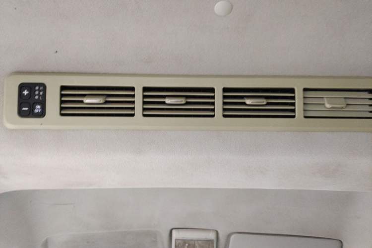 Used Jinbei New Hiace X30L 2018 1.5L Box Truck Wealth Edition DLCG14 Headliner