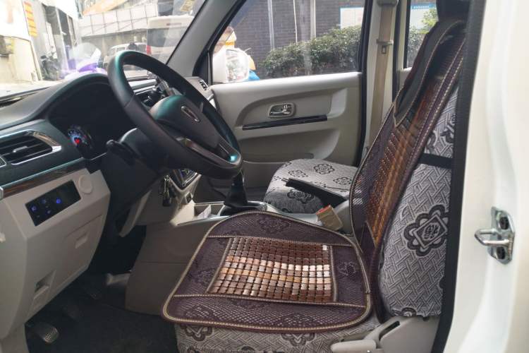 Used Jinbei New Hiace X30L 2018 1.5L Business Edition DLCG14 Left Front Seat