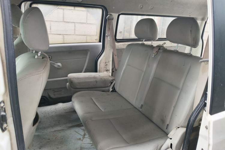 Used Jinbei New Hiace X30L 2018 1.5L Box Truck Wealth Edition DLCG14 Left Rear Seat