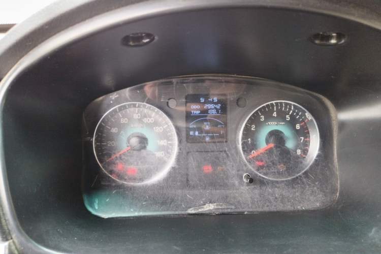 Used Jinbei New Hiace X30L 2018 1.5L Box Truck Wealth Edition DLCG14 Odometer Close Up