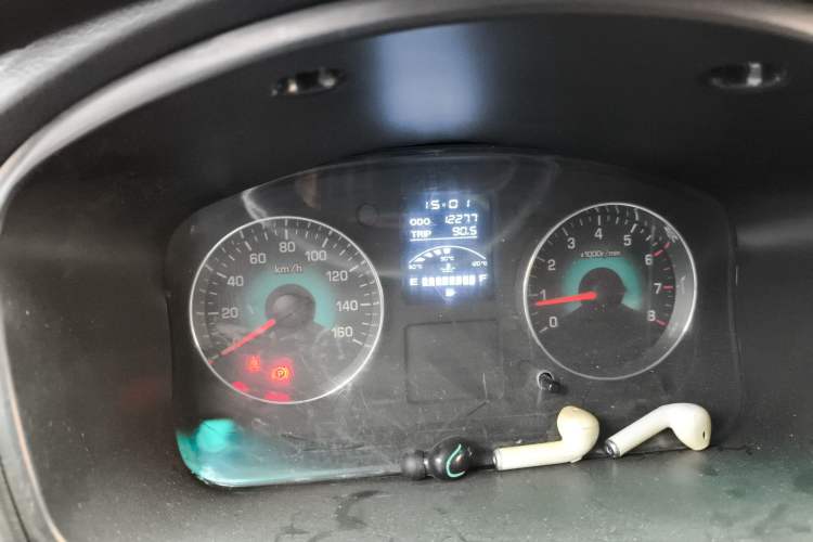 Used Jinbei New Hiace X30L 2018 1.5L Box Truck Wealth Edition DLCG14 Odometer Close Up