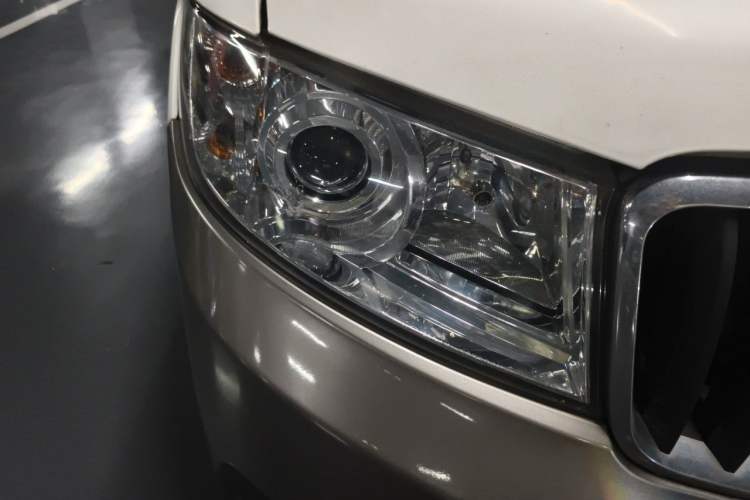 Used Jinbei New Hiace X30L 2018 1.5L Box Truck Wealth Edition Natural Gas DLCG14 Right Front Headlight