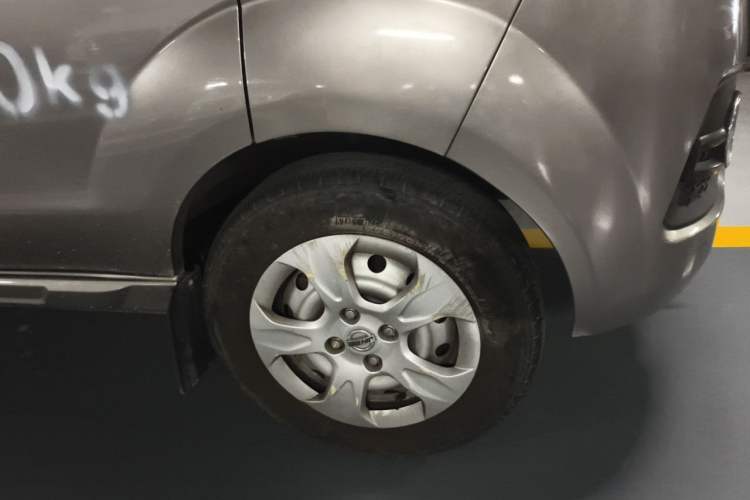 Used Jinbei New Hiace X30L 2018 1.5L Box Truck Wealth Edition Natural Gas DLCG14 Right Front Wheel Hub