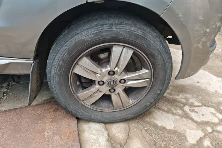 Used Jinbei New Hiace X30L 2018 1.5L Business Edition DLCG14 Right Front Wheel Hub