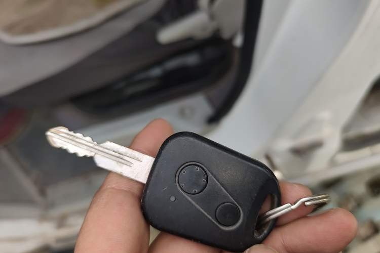 Used Jinbei New Hiace X30L 2018 1.5L Box Truck Wealth Edition DLCG14 Vehicle Key