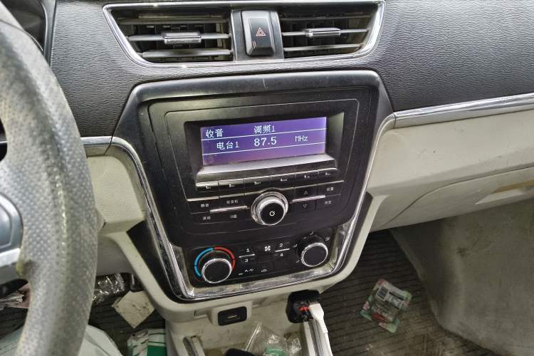 Used Jinbei New Hiace X30L 2018 1.5L Box Truck Wealth Edition DLCG14 Audio And AC Panel