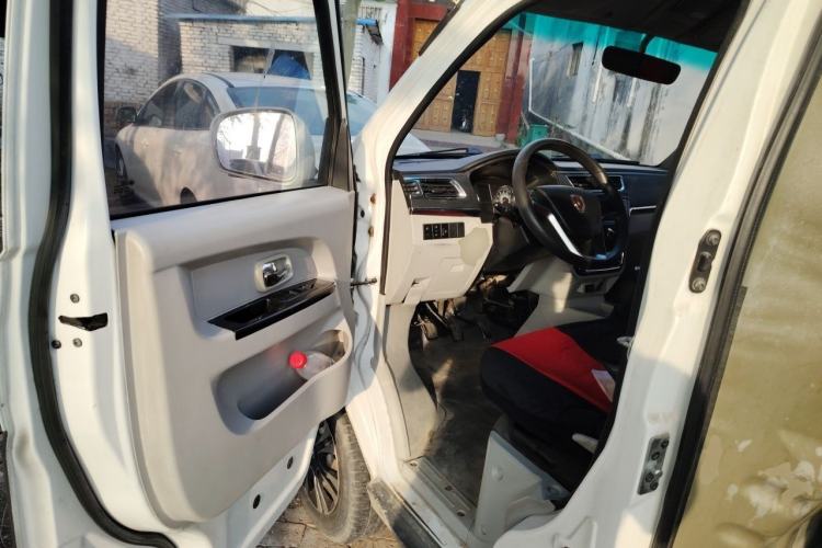 Used Jinbei New Hiace X30L 2018 1.5L Box Truck Wealth Edition DLCG14 Driver Seat