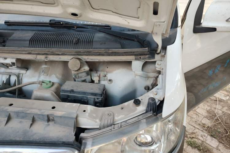 Used Jinbei New Hiace X30L 2018 1.5L Box Truck Wealth Edition DLCG14 Engine Bay Left