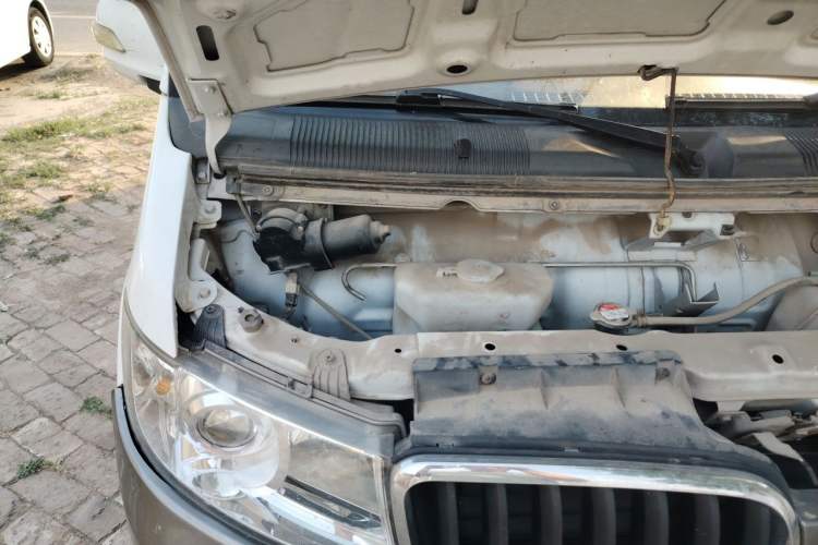 Used Jinbei New Hiace X30L 2018 1.5L Box Truck Wealth Edition DLCG14 Engine Bay Right