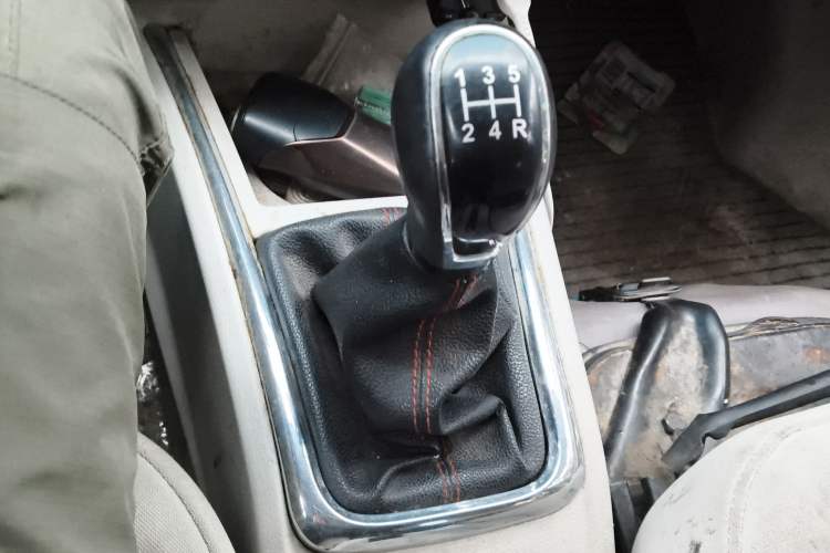 Used Jinbei New Hiace X30L 2018 1.5L Box Truck Wealth Edition DLCG14 Gear Lever