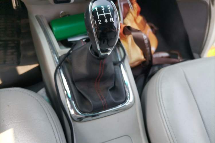 Used Jinbei New Hiace X30L 2018 1.5L Box Truck Business Edition DLCG14 Gear Lever