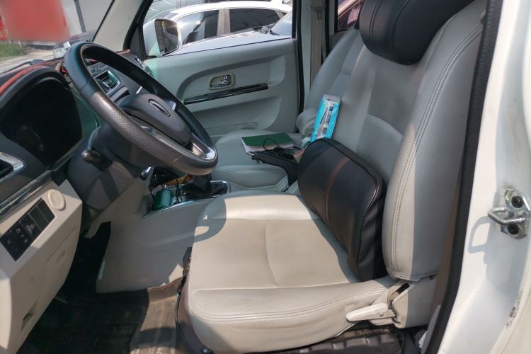 Used Jinbei New Hiace X30L 2018 1.5L Box Truck Business Edition DLCG14 Left Front Seat