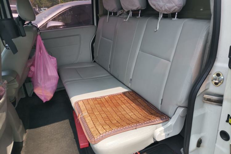 Used Jinbei New Hiace X30L 2018 1.5L Box Truck Business Edition DLCG14 Left Rear Seat