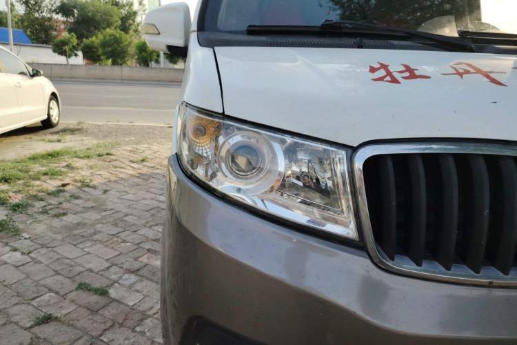 Used Jinbei New Hiace X30L 2018 1.5L Box Truck Wealth Edition DLCG14 Right Front Headlight