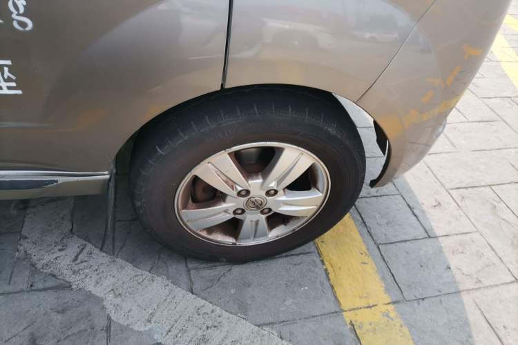 Used Jinbei New Hiace X30L 2018 1.5L Box Truck Business Edition DLCG14 Right Front Wheel Hub