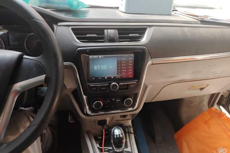 Used Jinbei New Hiace X30L 2018 1.5L Box Truck Wealth Edition DLCG14 Audio And AC Panel