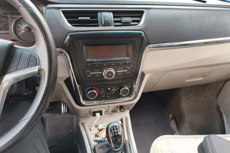 Used Jinbei New Hiace X30L 2018 1.3L Box Truck Wealth Edition DLCG12 Audio And AC Panel