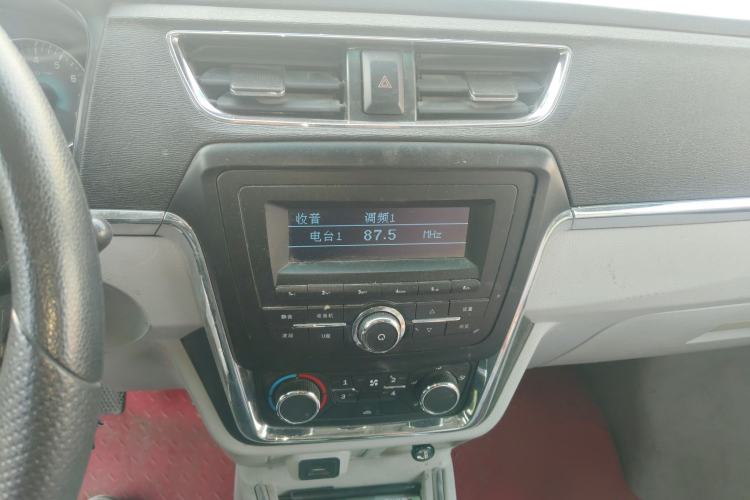 Used Jinbei New Hiace X30L 2018 1.5L Box Truck Wealth Edition Natural Gas DLCG14 Audio And AC Panel