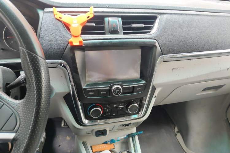 Used Jinbei New Hiace X30L 2018 1.5L Box Truck Business Edition Natural Gas DLCG14 Audio And AC Panel