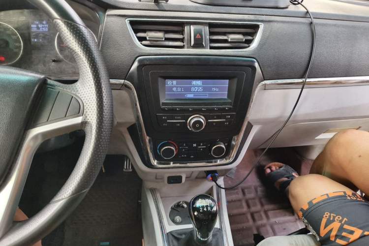 Used Jinbei New Hiace X30L 2018 1.5L Box Truck Wealth Edition DLCG14 Audio And AC Panel