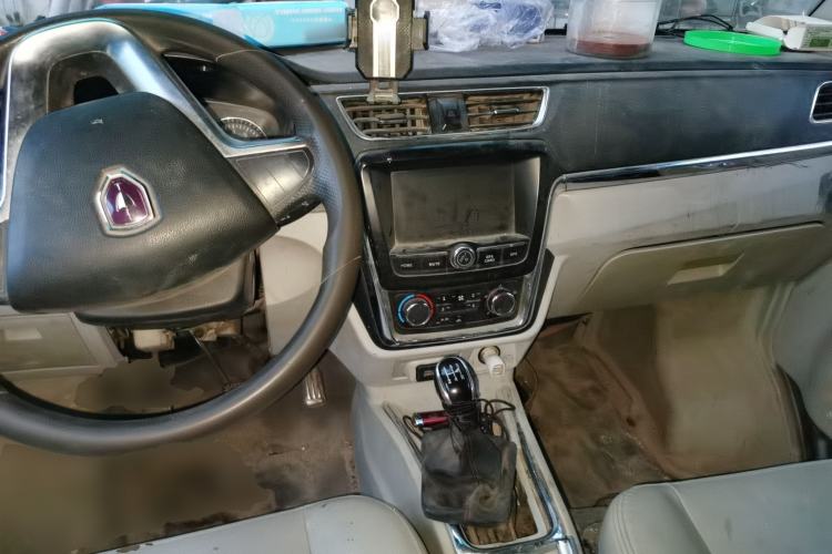 Used Jinbei New Hiace X30L 2018 1.5L Wealth Edition DLCG14 Center Console