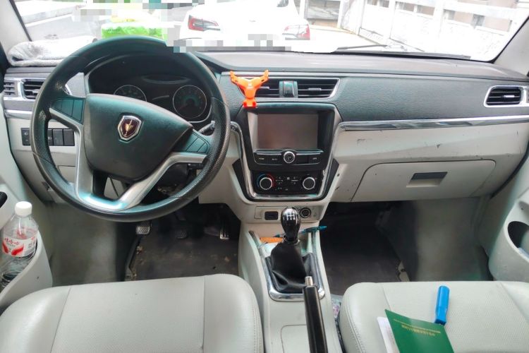 Used Jinbei New Hiace X30L 2018 1.5L Box Truck Business Edition Natural Gas DLCG14 Center Console