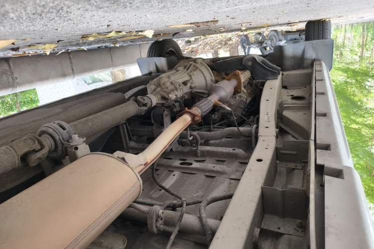 Used Jinbei New Hiace X30L 2018 1.5L Box Truck Wealth Edition DLCG14 Chassis Rear Left