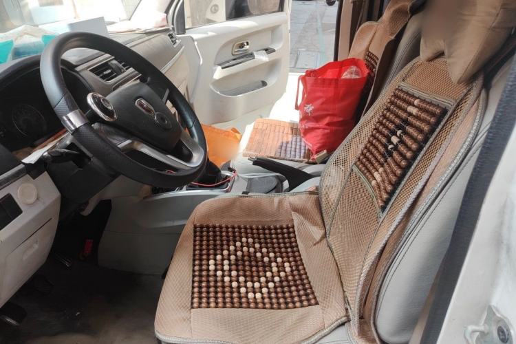 Used Jinbei New Hiace X30L 2018 1.5L Box Truck Wealth Edition DLCG14 Driver Seat