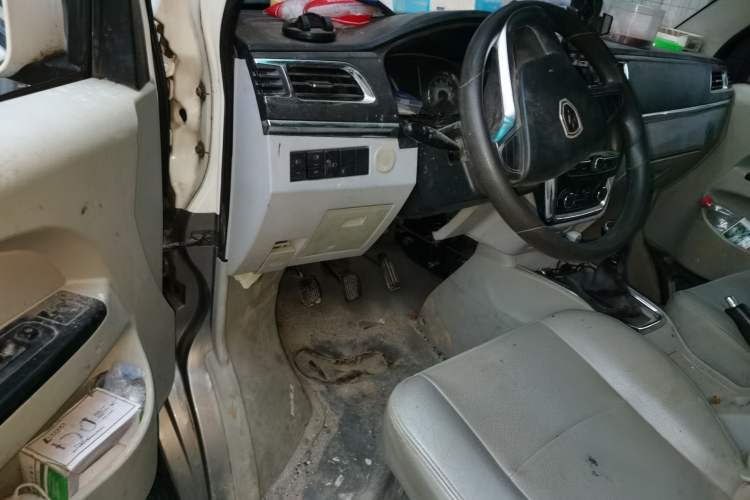 Used Jinbei New Hiace X30L 2018 1.5L Wealth Edition DLCG14 Driver Seat