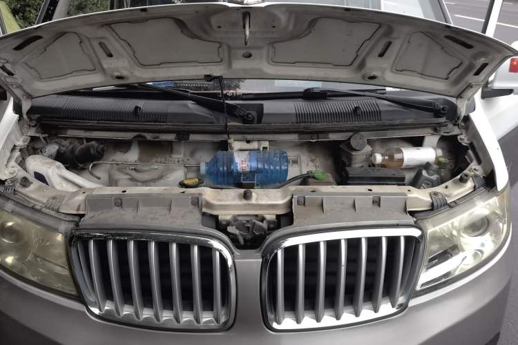 Used Jinbei New Hiace X30L 2018 1.5L Business Edition DLCG14 Engine Bay