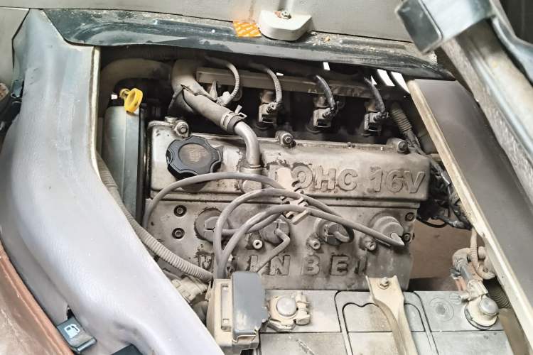 Used Jinbei New Hiace X30L 2018 1.5L Business Edition DLCG14 Engine Bay