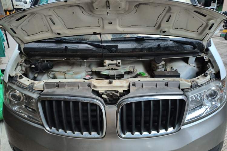 Used Jinbei New Hiace X30L 2018 1.5L Wealth Edition DLCG14 Engine Bay
