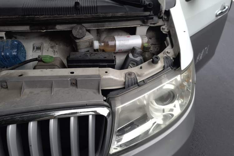 Used Jinbei New Hiace X30L 2018 1.5L Business Edition DLCG14 Engine Bay Left