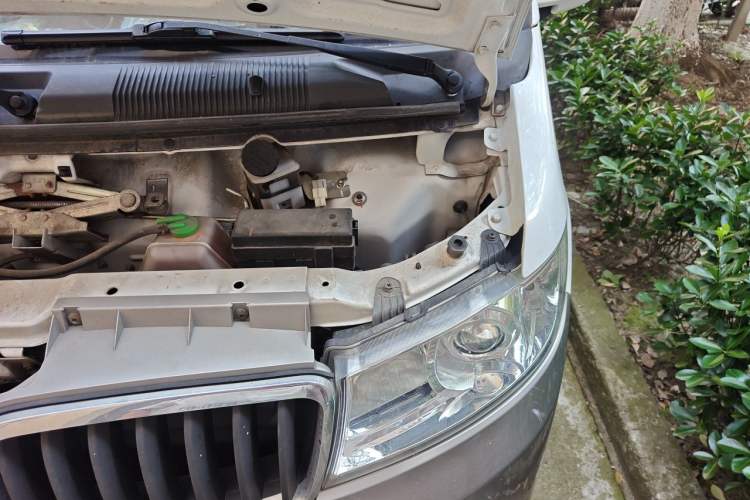 Used Jinbei New Hiace X30L 2018 1.5L Box Truck Wealth Edition DLCG14 Engine Bay Left
