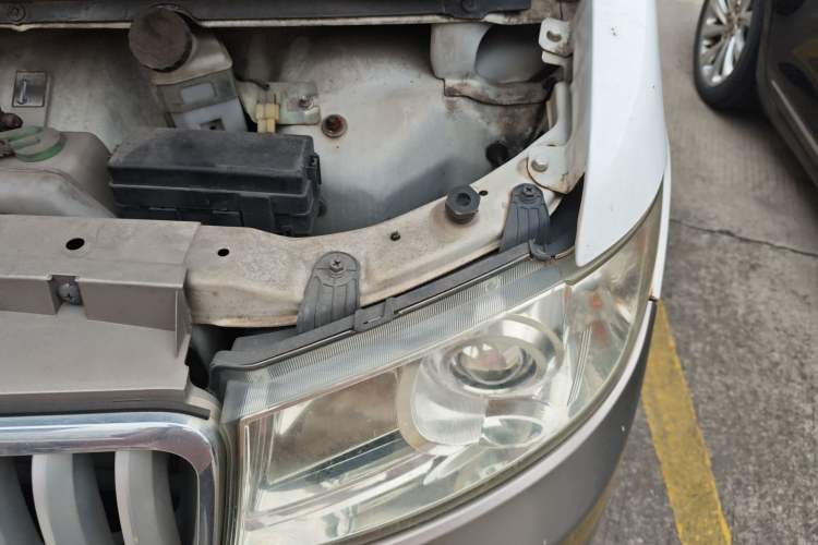 Used Jinbei New Hiace X30L 2018 1.5L Box Truck Business Edition DLCG14 Engine Bay Left