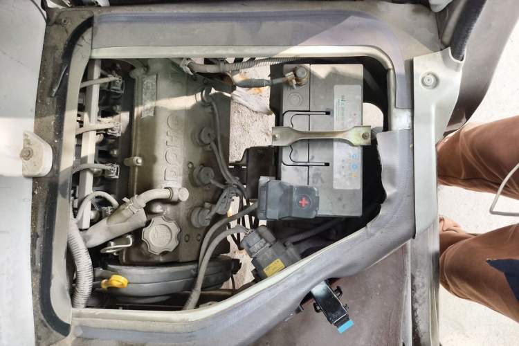 Used Jinbei New Hiace X30L 2018 1.5L Box Truck Wealth Edition DLCG14 Engine Bay Left