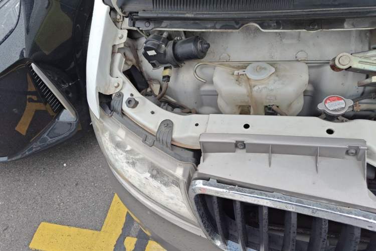 Used Jinbei New Hiace X30L 2018 1.5L Wealth Edition DLCG14 Engine Bay Right