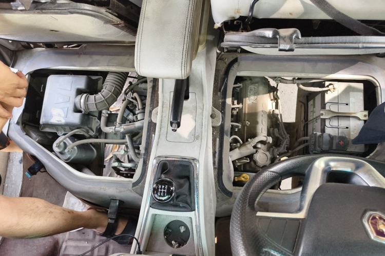 Used Jinbei New Hiace X30L 2018 1.5L Box Truck Wealth Edition DLCG14 Engine Bay